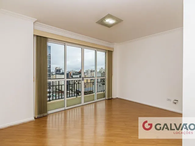 Apartamento 3 quartos e 2 banheiros, para alugar, no bairro Centro em Curitiba