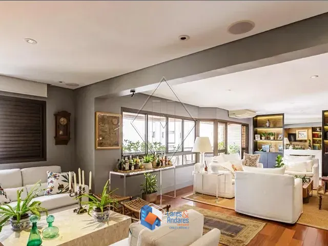 Apartamento com 190m² 4 quartos e 3 banheiros, à venda, no bairro Itaim Bibi em São Paulo