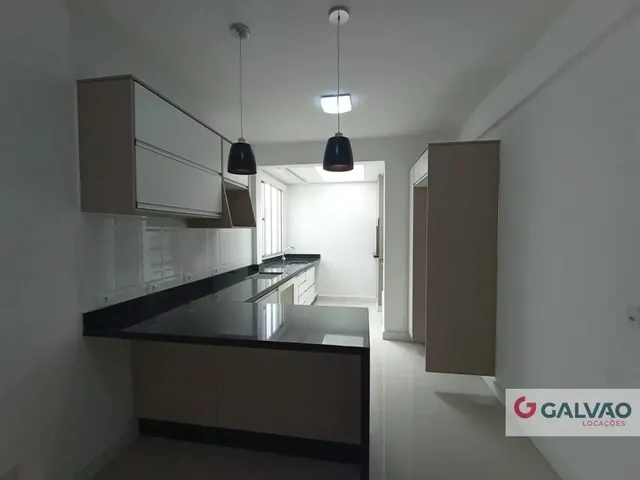Apartamento 2 quartos e 2 banheiros, para alugar, no bairro São Lourenço em Curitiba