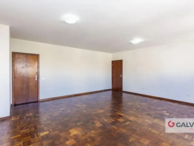 Apartamento 4 quartos e 3 banheiros, para alugar, no bairro Centro em Curitiba