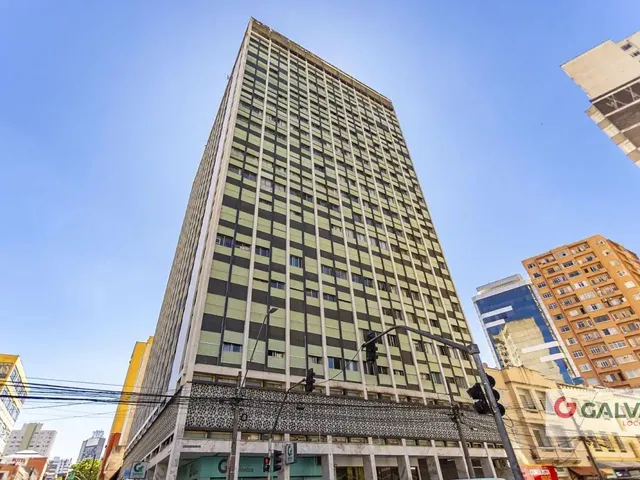 Apartamento 4 quartos e 3 banheiros, para alugar, no bairro Centro em Curitiba