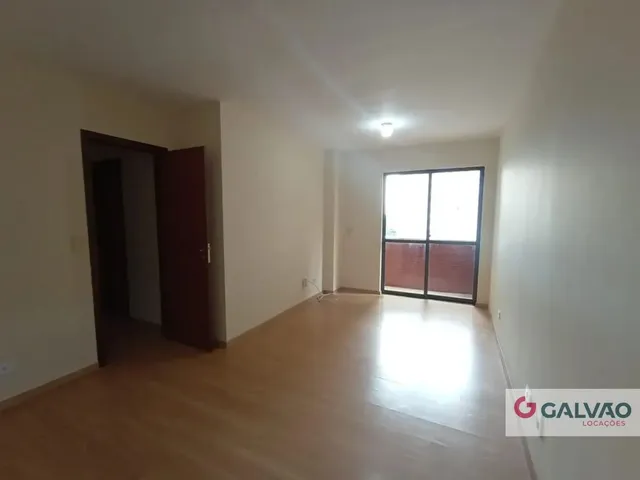 Apartamento 3 quartos e 2 banheiros, para alugar, no bairro Cristo Rei em Curitiba