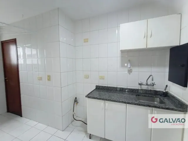 Apartamento 3 quartos e 2 banheiros, para alugar, no bairro Cristo Rei em Curitiba
