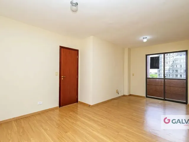 Apartamento 3 quartos e 1 banheiro, para alugar, no bairro Cristo Rei em Curitiba