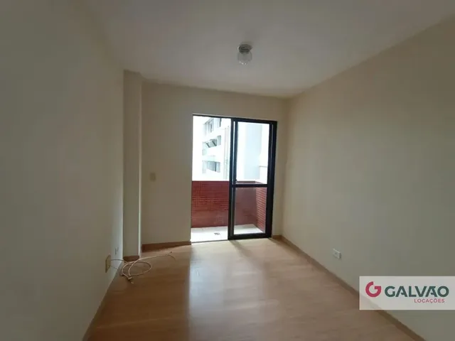 Apartamento 3 quartos e 2 banheiros, para alugar, no bairro Cristo Rei em Curitiba
