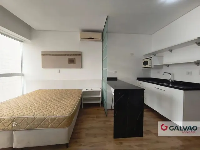 Apartamento 1 quarto e 1 banheiro, para alugar, no bairro Centro em Curitiba