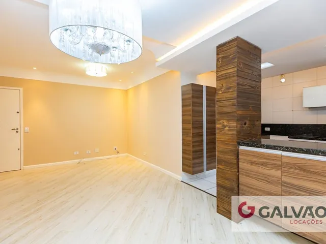 Apartamento 3 quartos e 2 banheiros, para alugar, no bairro Portão em Curitiba