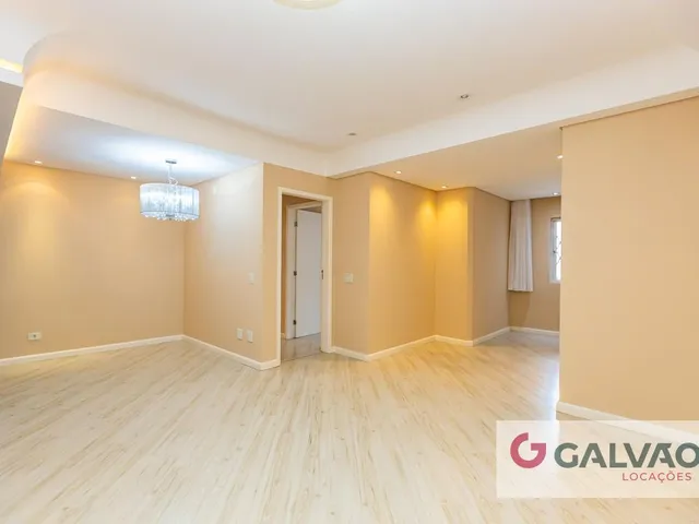 Apartamento 3 quartos e 2 banheiros, para alugar, no bairro Portão em Curitiba
