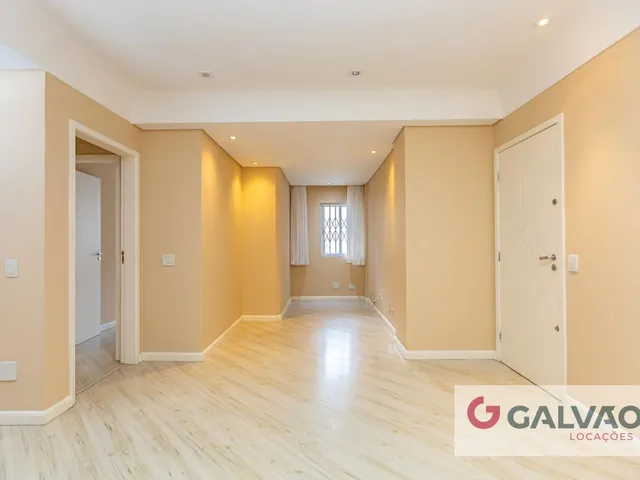 Apartamento 3 quartos e 2 banheiros, para alugar, no bairro Portão em Curitiba
