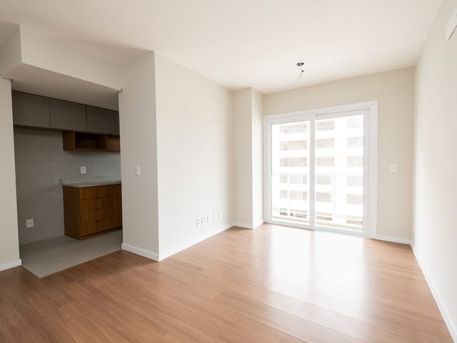 Apartamento com 83m² 2 quartos e 2 banheiros, à venda ou para alugar, no bairro Três Vendas em Pelotas