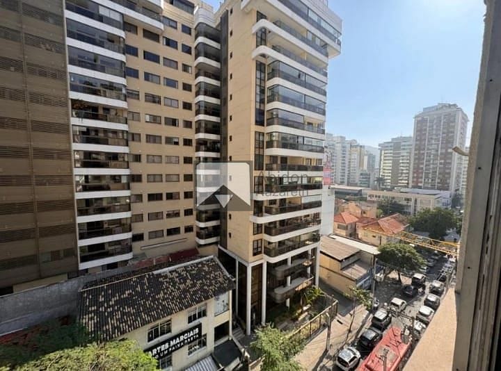 Apartamento à venda com 2 quartos, 70m² - Foto 1