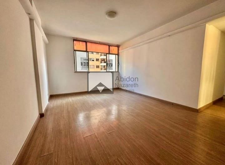 Apartamento à venda com 2 quartos, 70m² - Foto 3