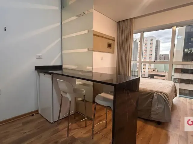 Apartamento 1 quarto e 1 banheiro, para alugar, no bairro Centro em Curitiba
