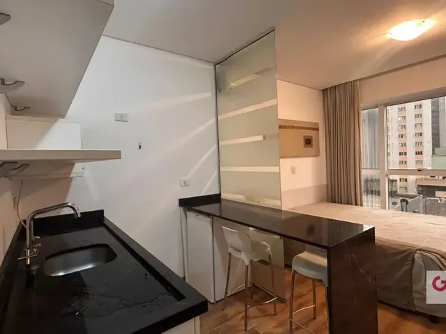 Apartamento 1 quarto e 1 banheiro, para alugar, no bairro Centro em Curitiba
