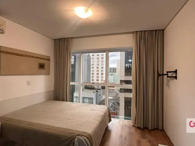 Apartamento 1 quarto e 1 banheiro, para alugar, no bairro Centro em Curitiba