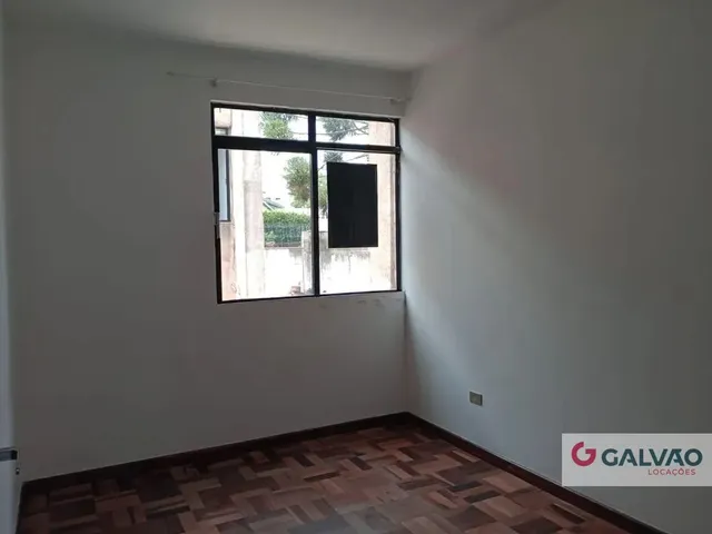 Apartamento 3 quartos e 1 banheiro, para alugar, no bairro Tarumã em Curitiba