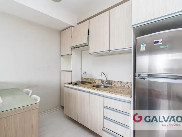 Apartamento 1 quarto e 1 banheiro, para alugar, no bairro Centro em Curitiba