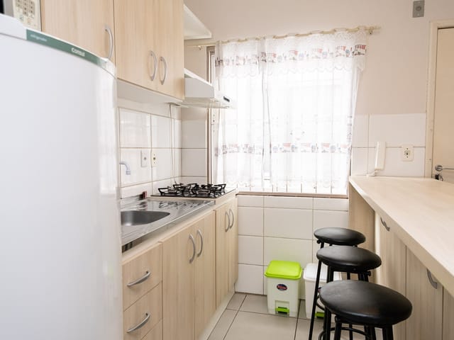 Foto do Apartamento - Apartamento mobiliado disponível para locação no Centro de Pelotas/RS, com excelente localização e fácil acesso a comércios e serviços | UP Imóveis