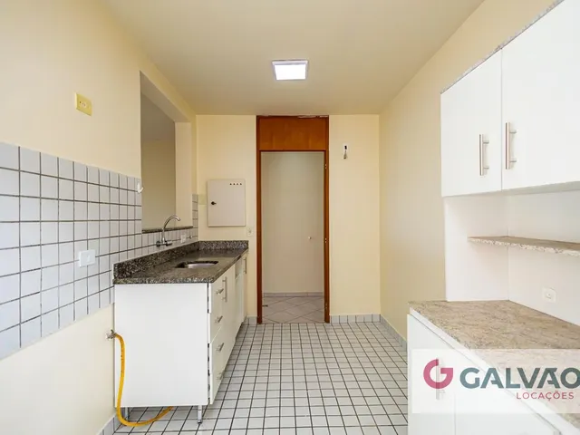 Apartamento 3 quartos e 2 banheiros, para alugar, no bairro Ahú em Curitiba