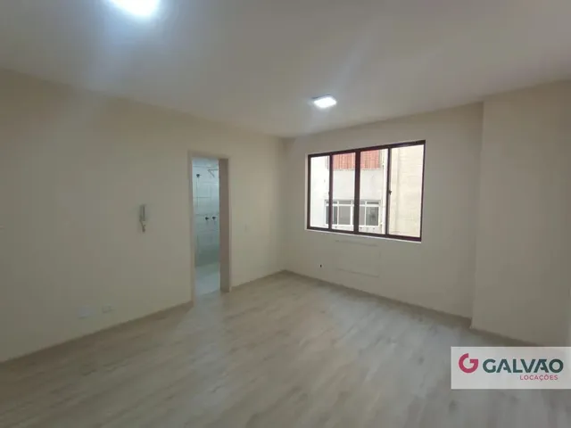 Apartamento 1 quarto e 1 banheiro, para alugar, no bairro Centro em Curitiba