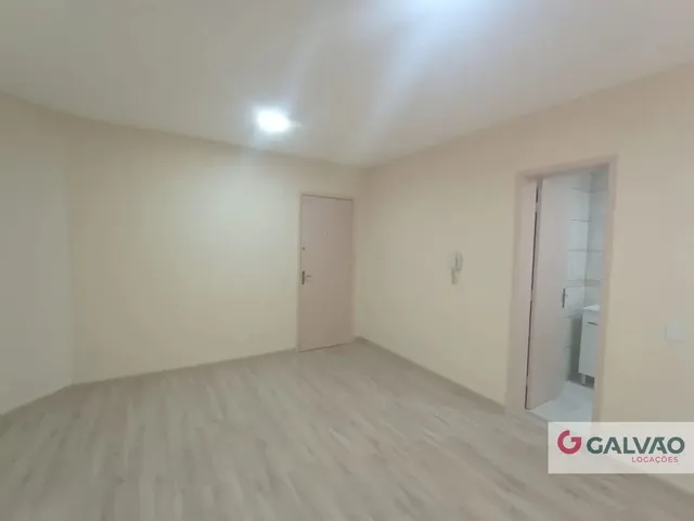 Apartamento 1 quarto e 1 banheiro, para alugar, no bairro Centro em Curitiba