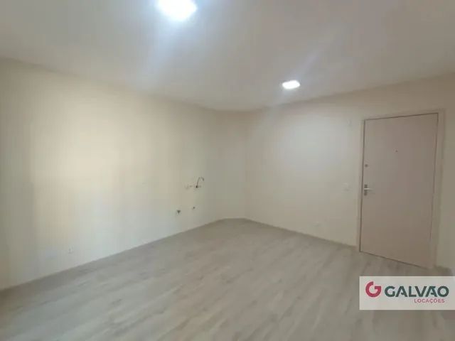 Apartamento 1 quarto e 1 banheiro, para alugar, no bairro Centro em Curitiba