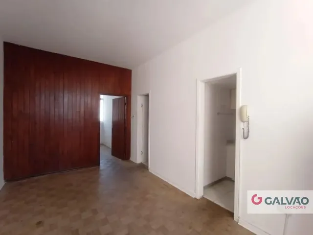 Apartamento 1 quarto e 1 banheiro, para alugar, no bairro Centro em Curitiba