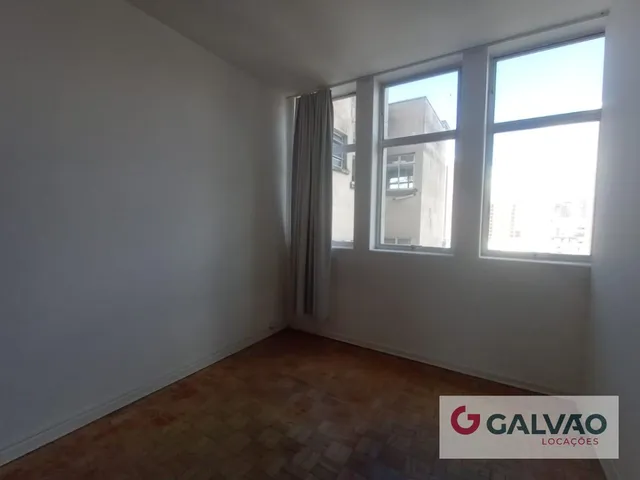 Apartamento 1 quarto e 1 banheiro, para alugar, no bairro Centro em Curitiba