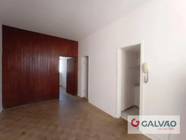 Apartamento 1 quarto e 1 banheiro, para alugar, no bairro Centro em Curitiba