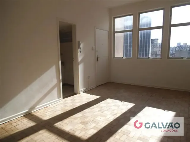 Apartamento 1 quarto e 1 banheiro, para alugar, no bairro Centro em Curitiba