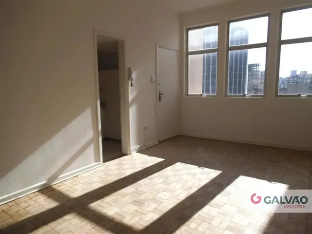 Apartamento 1 quarto e 1 banheiro, para alugar, no bairro Centro em Curitiba