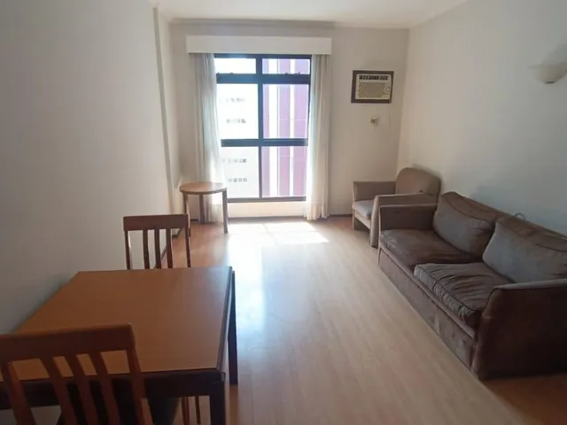 Apartamento 1 quarto e 1 banheiro, para alugar, no bairro Centro em Curitiba