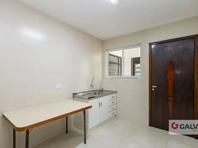 Apartamento 3 quartos e 2 banheiros, para alugar, no bairro Centro em Curitiba