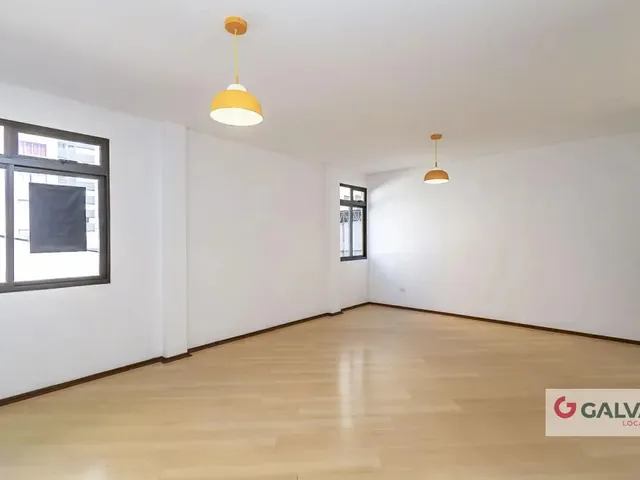 Apartamento 3 quartos e 2 banheiros, para alugar, no bairro Centro em Curitiba