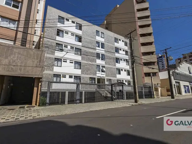 Apartamento 3 quartos e 2 banheiros, para alugar, no bairro Centro em Curitiba