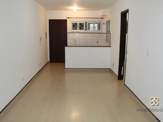 Apartamento 1 quarto e 1 banheiro, para alugar, no bairro São Francisco em Curitiba