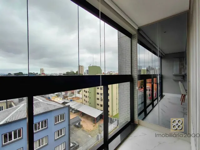 Apartamento 1 quarto e 2 banheiros, para alugar, no bairro Centro em Curitiba