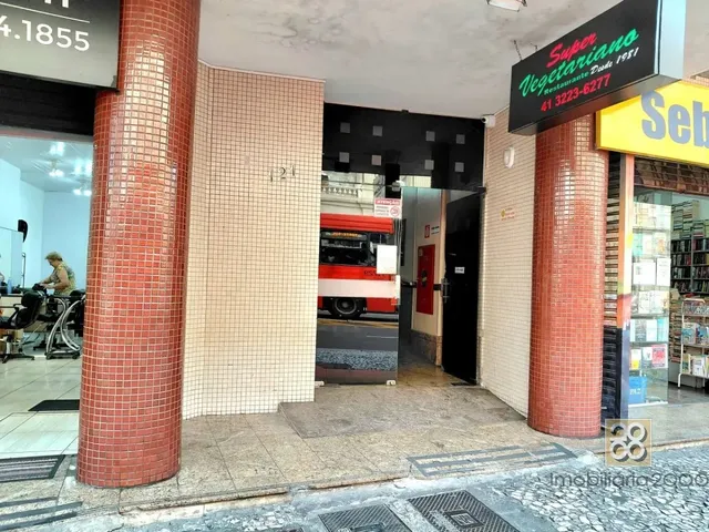 Apartamento 1 quarto e 1 banheiro, para alugar, no bairro Centro em Curitiba