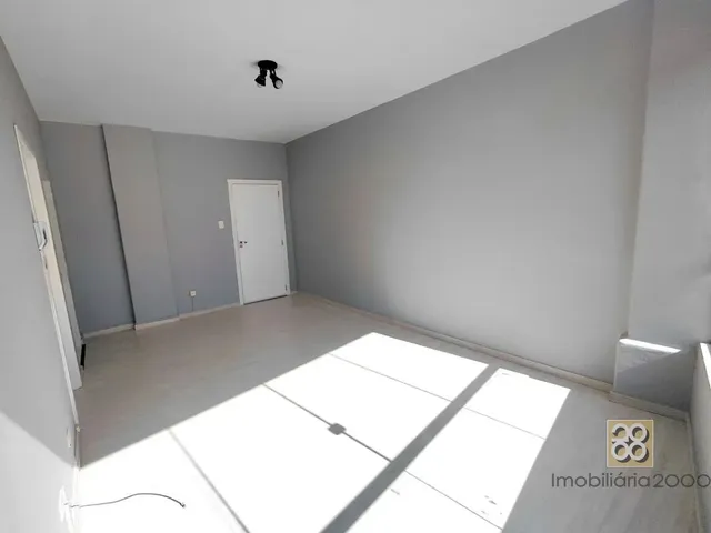 Apartamento 1 quarto e 1 banheiro, para alugar, no bairro Centro em Curitiba