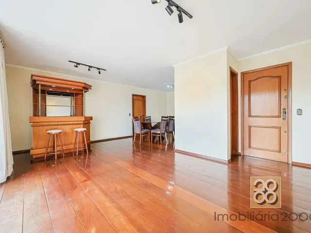 Apartamento 3 quartos e 1 banheiro, para alugar, no bairro Centro Cívico em Curitiba