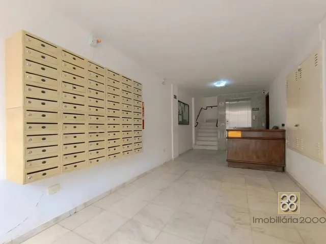 Apartamento 1 quarto e 1 banheiro, para alugar, no bairro Centro em Curitiba
