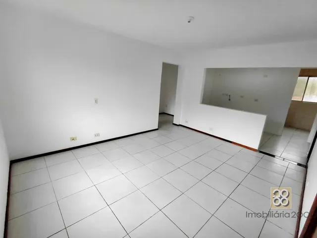 Apartamento 3 quartos e 1 banheiro, para alugar, no bairro Água Verde em Curitiba