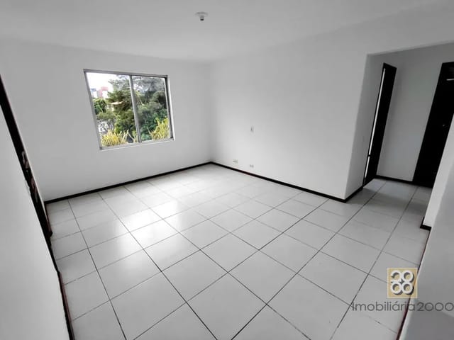 Apartamento 3 quartos e 1 banheiro, para alugar, no bairro Água Verde em Curitiba