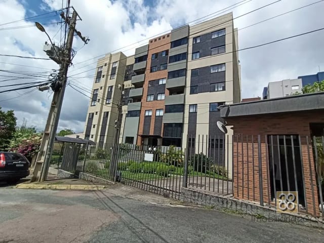 Apartamento 3 quartos e 2 banheiros, para alugar, no bairro Cabral em Curitiba