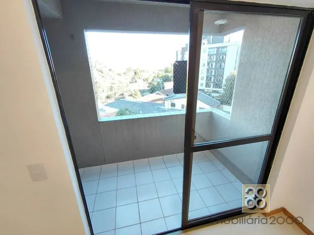 Apartamento 3 quartos e 1 banheiro, para alugar, no bairro Cabral em Curitiba