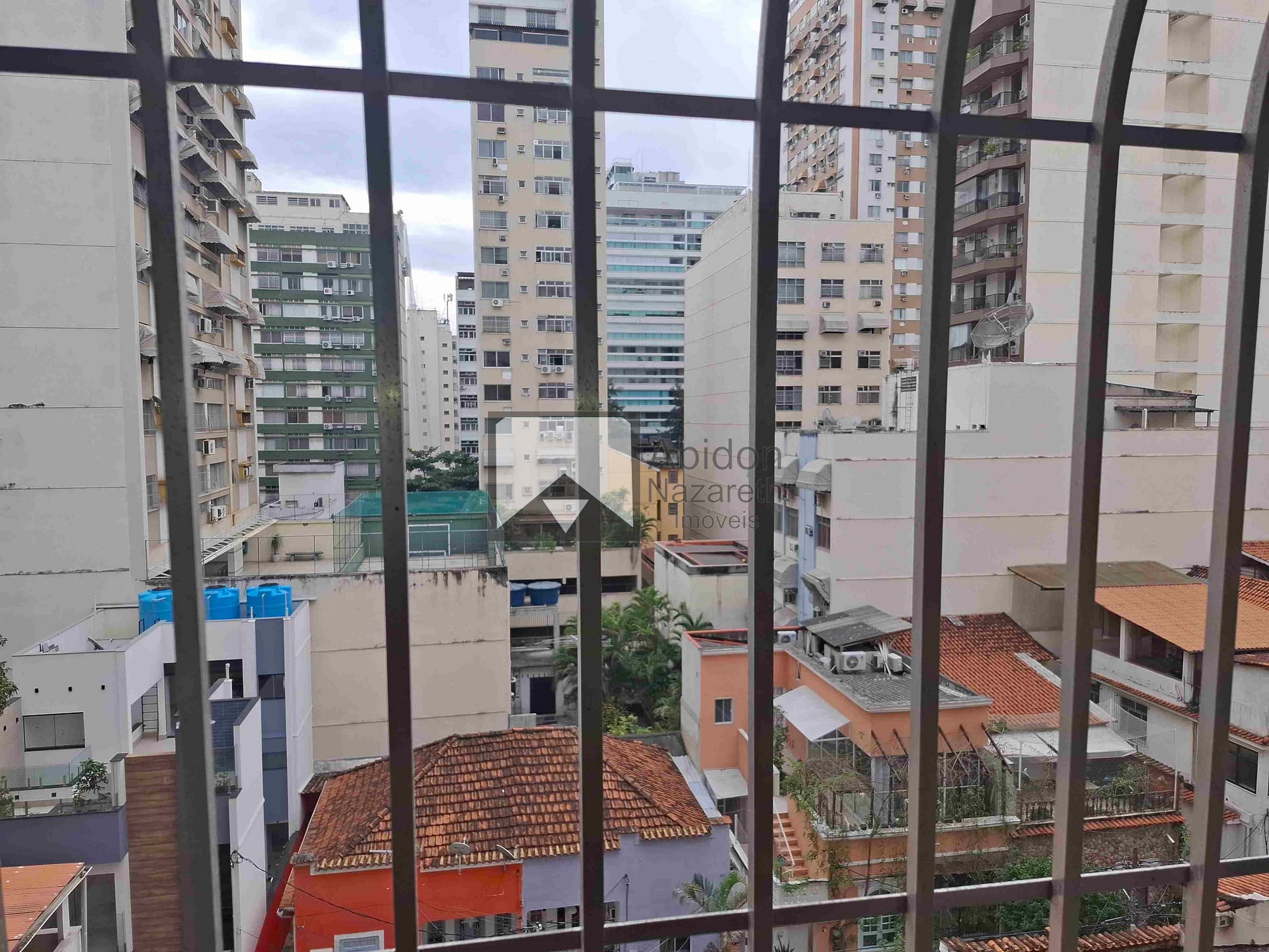 Apartamento à venda com 2 quartos, 70m² - Foto 29