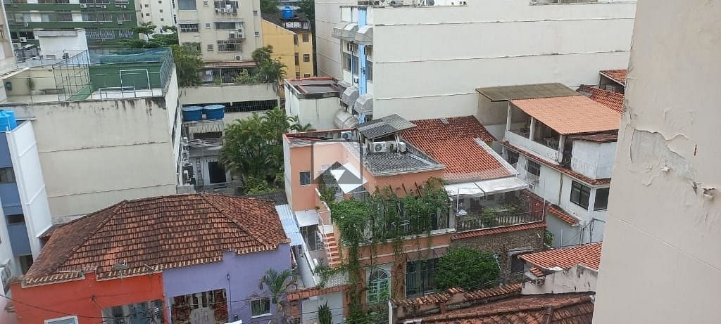Apartamento à venda com 2 quartos, 70m² - Foto 1