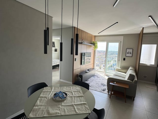 Foto do Apartamento - Apartamento à venda no Art, Home e Work Quartier nas Três Vendas, Pelotas, RS, 2 dormitórios, suíte, 2 vagas, completo com ar-condicionado, sacada, e armários | UP Imóveis