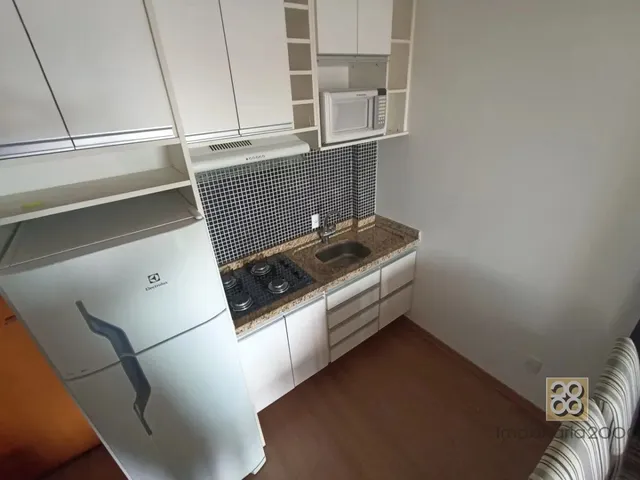 Apartamento 1 quarto e 1 banheiro, para alugar, no bairro Centro em Curitiba