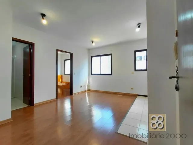 Apartamento 1 quarto e 1 banheiro, para alugar, no bairro Centro em Curitiba